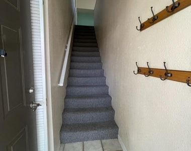 13703 Richmond Park Drive N - Photo Thumbnail 4