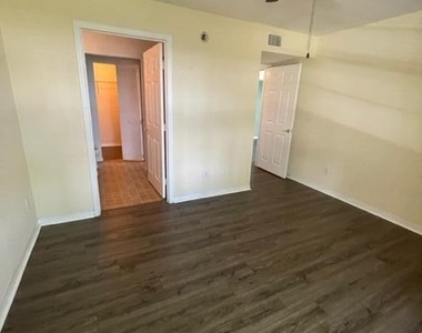 13703 Richmond Park Drive N - Photo Thumbnail 20