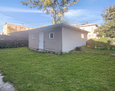 2333 S Lawndale Avenue - Photo Thumbnail 40
