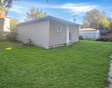 2333 S Lawndale Avenue - Photo Thumbnail 39
