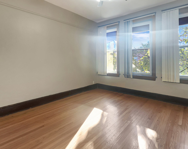 2333 S Lawndale Avenue - Photo Thumbnail 8