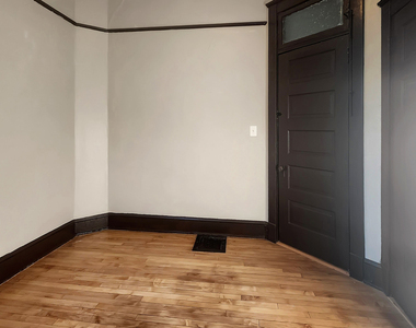 2333 S Lawndale Avenue - Photo Thumbnail 16
