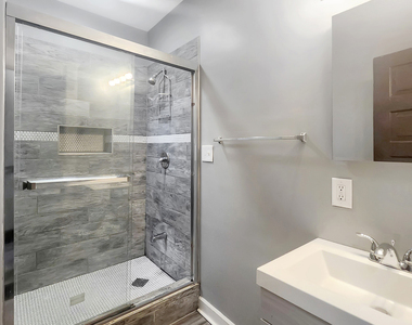 2333 S Lawndale Avenue - Photo Thumbnail 18
