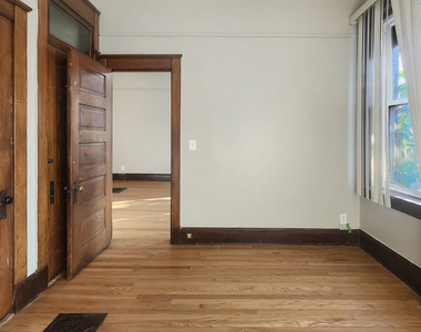 2333 S Lawndale Avenue - Photo Thumbnail 13