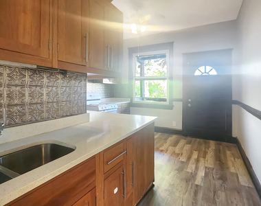 2333 S Lawndale Avenue - Photo Thumbnail 12