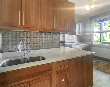 2333 S Lawndale Avenue - Photo Thumbnail 11