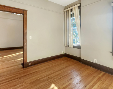 2333 S Lawndale Avenue - Photo Thumbnail 14