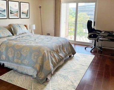 828 Oakton Street - Photo Thumbnail 7