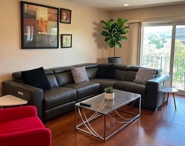 828 Oakton Street - Photo Thumbnail 2