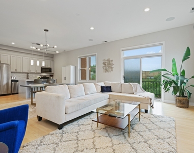 1222 N Wolcott Avenue - Photo Thumbnail 4