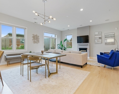 1222 N Wolcott Avenue - Photo Thumbnail 2