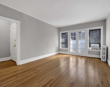 1239 W Greenleaf Avenue - Photo Thumbnail 1