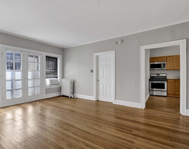1239 W Greenleaf Avenue - Photo Thumbnail 2