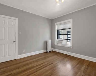 1239 W Greenleaf Avenue - Photo Thumbnail 9