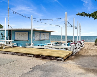 1239 W Greenleaf Avenue - Photo Thumbnail 16
