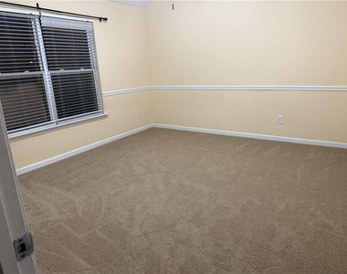 945 Tree Top Drive - Photo Thumbnail 4