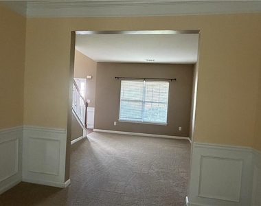 945 Tree Top Drive - Photo Thumbnail 7