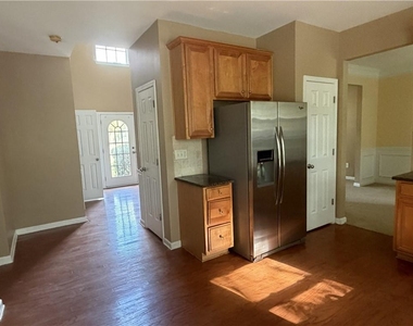 945 Tree Top Drive - Photo Thumbnail 8