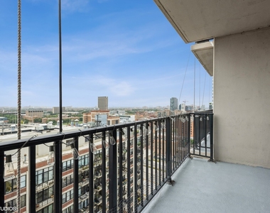 210 S Des Plaines Street - Photo Thumbnail 14