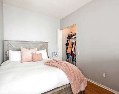 210 S Des Plaines Street - Photo Thumbnail 12