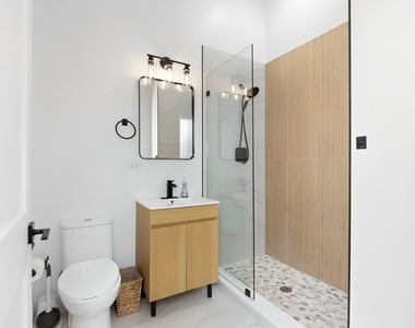3300 N Racine Avenue - Photo Thumbnail 7