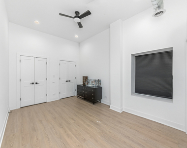 3300 N Racine Avenue - Photo Thumbnail 5