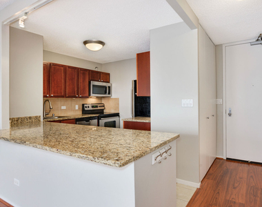 30 E Huron Street - Photo Thumbnail 4