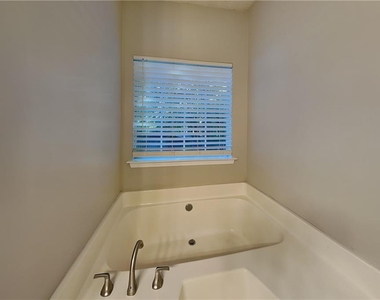 3605 Clubside Walk Nw - Photo Thumbnail 11