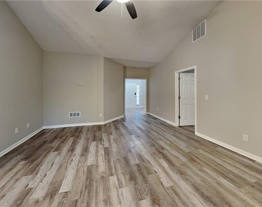 3605 Clubside Walk Nw - Photo Thumbnail 2