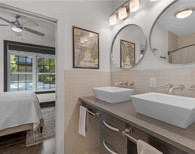 1300 Dekalb Avenue Ne - Photo Thumbnail 3