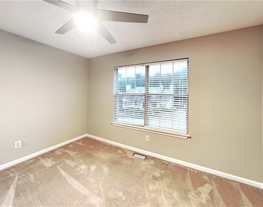 2635 Rainbow Creek Drive - Photo Thumbnail 15