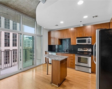 943 Peachtree Street Ne - Photo Thumbnail 4