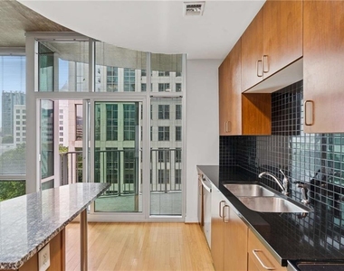 943 Peachtree Street Ne - Photo Thumbnail 9