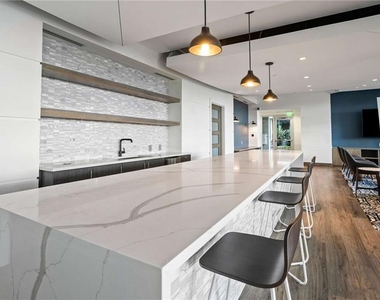 943 Peachtree Street Ne - Photo Thumbnail 23