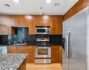 943 Peachtree Street Ne - Photo Thumbnail 3