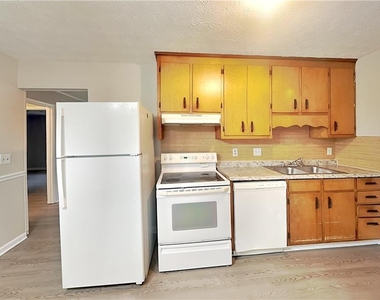 17 Fieldstone Court Nw - Photo Thumbnail 4