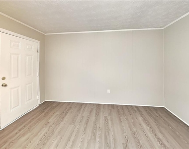 17 Fieldstone Court Nw - Photo Thumbnail 2