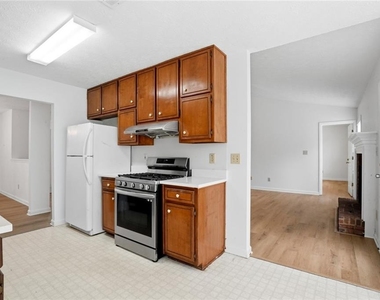115 Knight Way - Photo Thumbnail 7