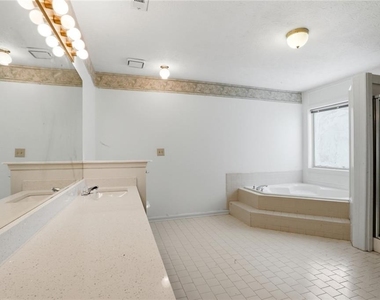 115 Knight Way - Photo Thumbnail 15