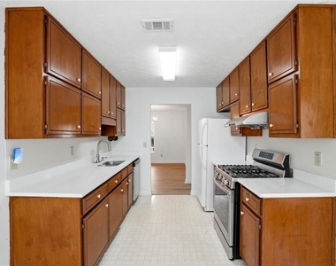 115 Knight Way - Photo Thumbnail 9