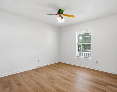 115 Knight Way - Photo Thumbnail 20
