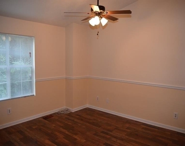 3101 Queen Anne Court - Photo Thumbnail 14