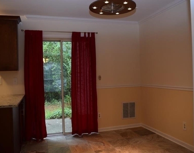 3101 Queen Anne Court - Photo Thumbnail 8