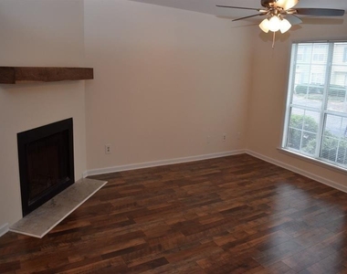 3101 Queen Anne Court - Photo Thumbnail 3