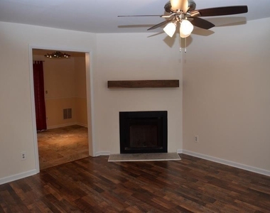 3101 Queen Anne Court - Photo Thumbnail 2