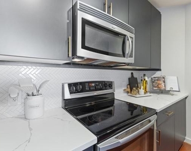 400 W Peachtree Street Nw - Photo Thumbnail 3