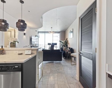 400 W Peachtree Street Nw - Photo Thumbnail 1