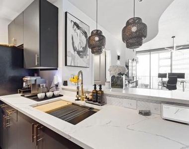 400 W Peachtree Street Nw - Photo Thumbnail 4