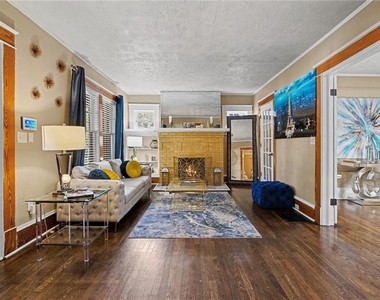223 Cambridge Avenue - Photo Thumbnail 3