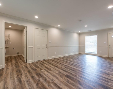 455 Bolton Road Nw - Photo Thumbnail 4